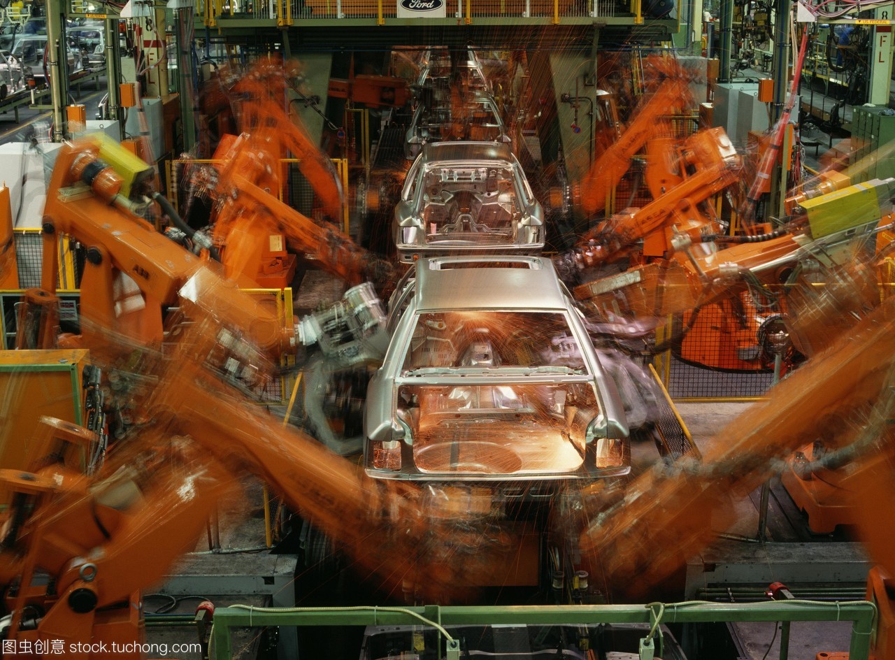 生產線機器人timeexposure機器人手臂的形象橙色焊接車身機器人可以被編程來執行重復操作的精度可以設置他們的利率和集成生產連續生產線流絕大多數發達國家的汽車和卡車是由機器人