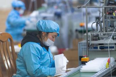 湖南瀏陽(yáng) 開(kāi)足馬力保供應(yīng)，口罩產(chǎn)銷(xiāo)兩旺顯擔(dān)當(dāng)